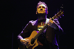 Ismael Serrano al Tetare Joventut de L'Hospitalet de Llobregat dins el BarnaSants 01/04/22 